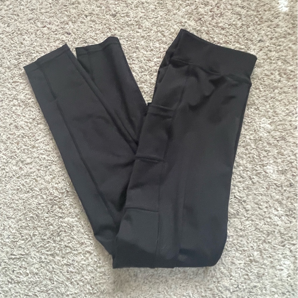Black leggings with pockets